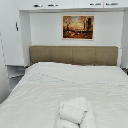 Villas Apartments Shahaj فلورا المظهر الخارجي الصورة