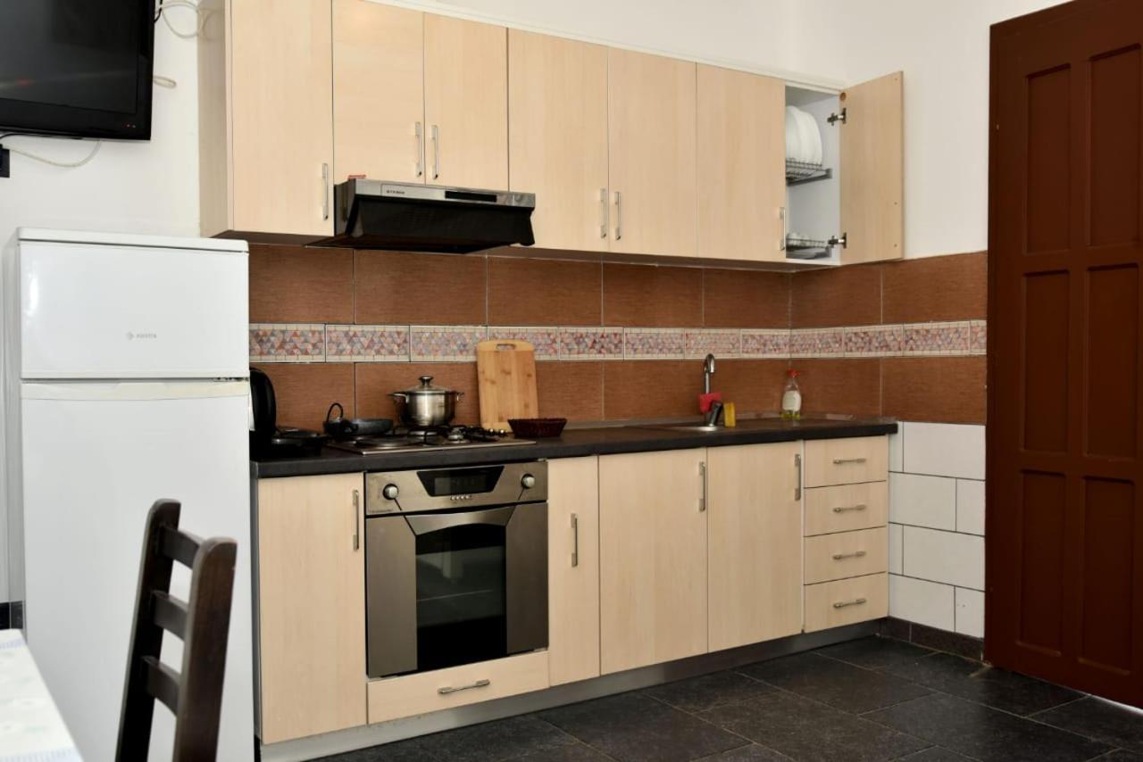 Villas Apartments Shahaj فلورا المظهر الخارجي الصورة