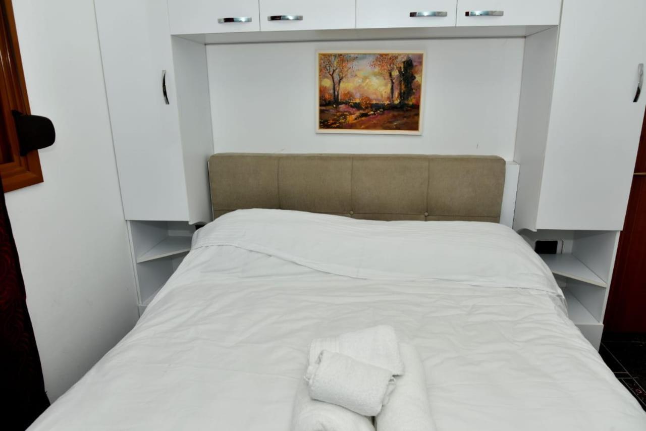Villas Apartments Shahaj فلورا المظهر الخارجي الصورة