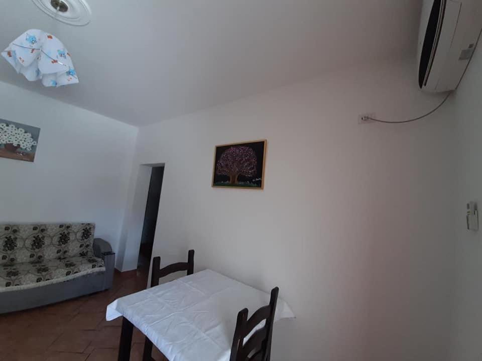 Villas Apartments Shahaj فلورا المظهر الخارجي الصورة