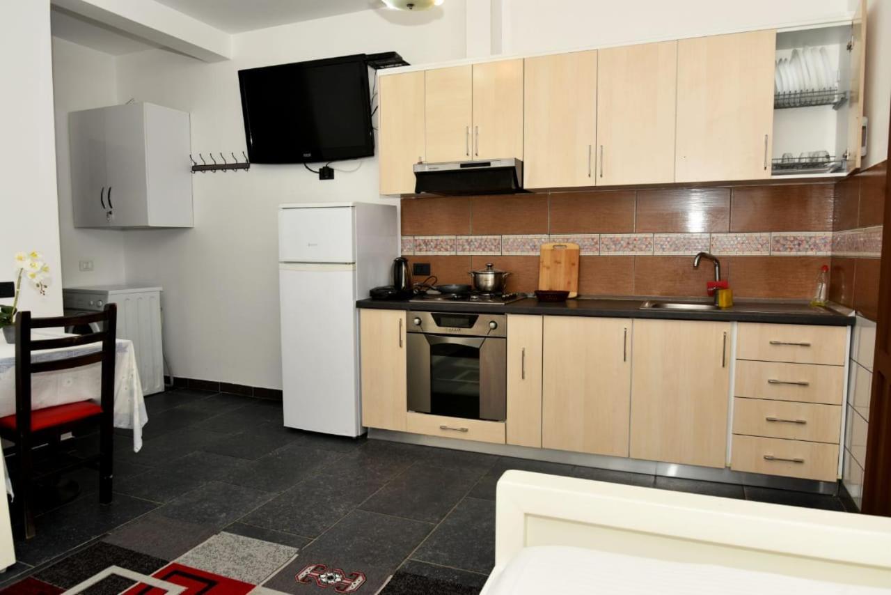 Villas Apartments Shahaj فلورا المظهر الخارجي الصورة