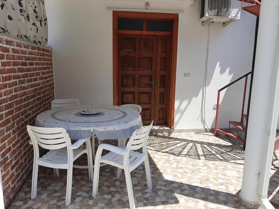 Villas Apartments Shahaj فلورا المظهر الخارجي الصورة