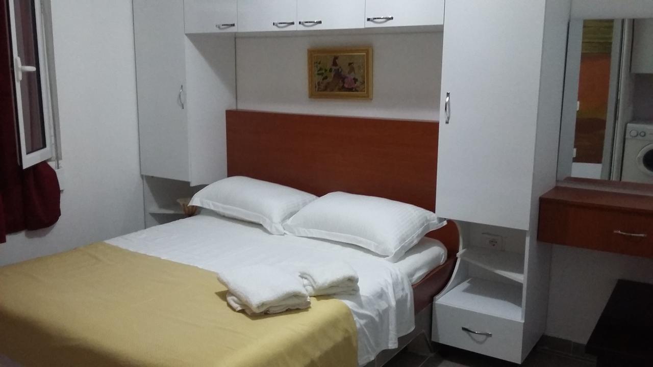 Villas Apartments Shahaj فلورا المظهر الخارجي الصورة