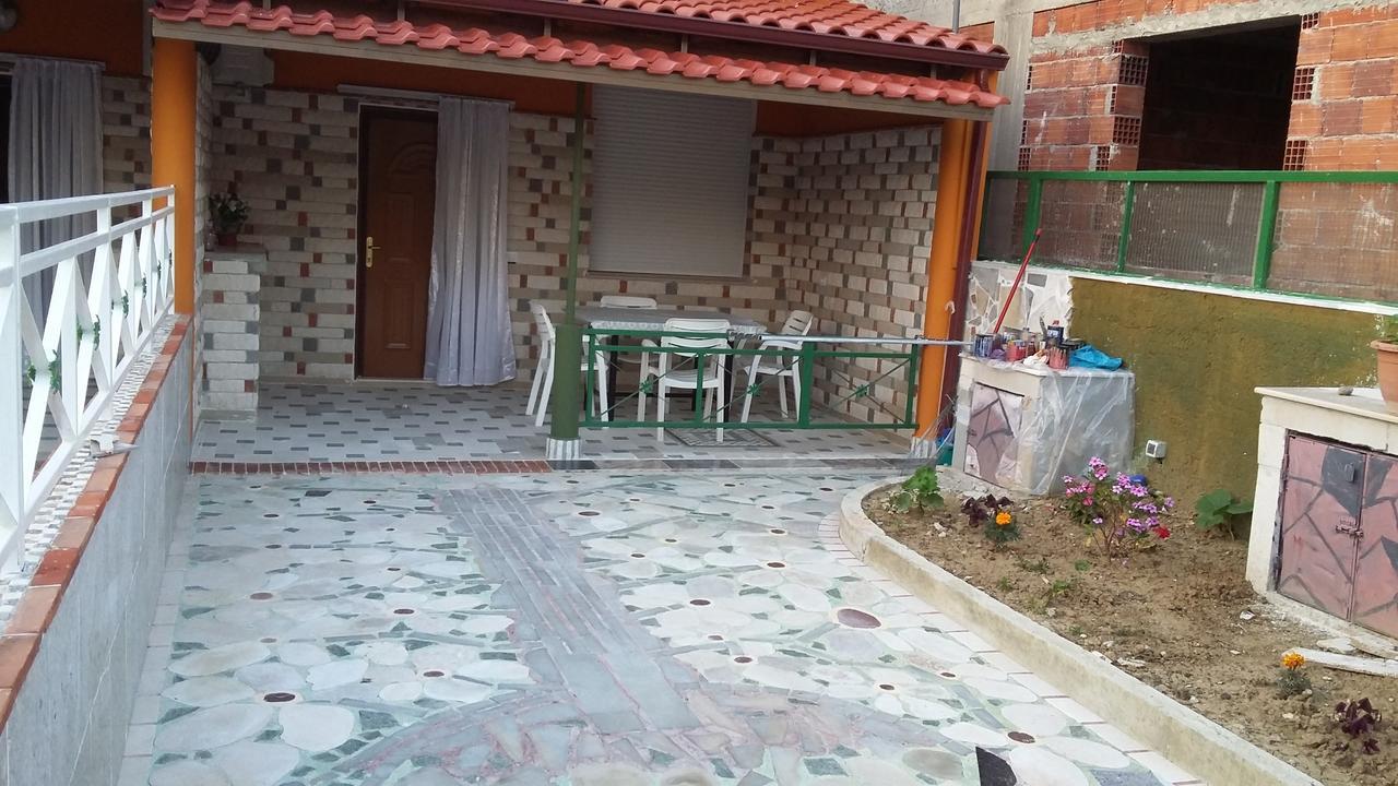 Villas Apartments Shahaj فلورا المظهر الخارجي الصورة
